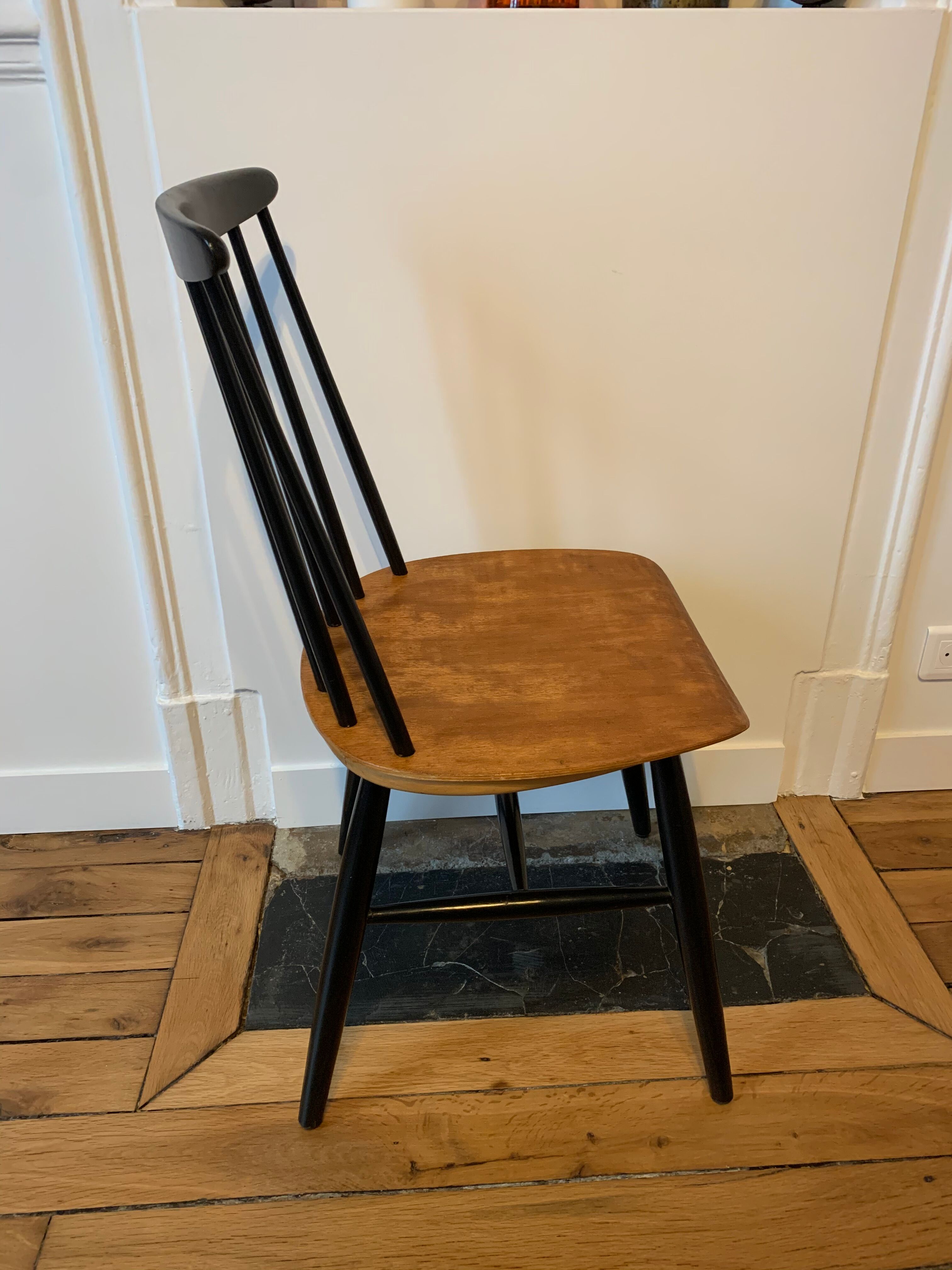 Chaise d'Ilamri Tapiovaara scandinave