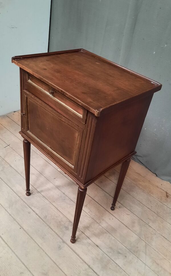 Chevet style Louis XVI