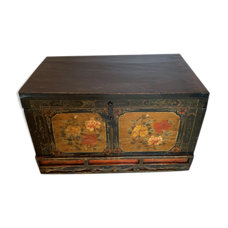 Tibetan chest