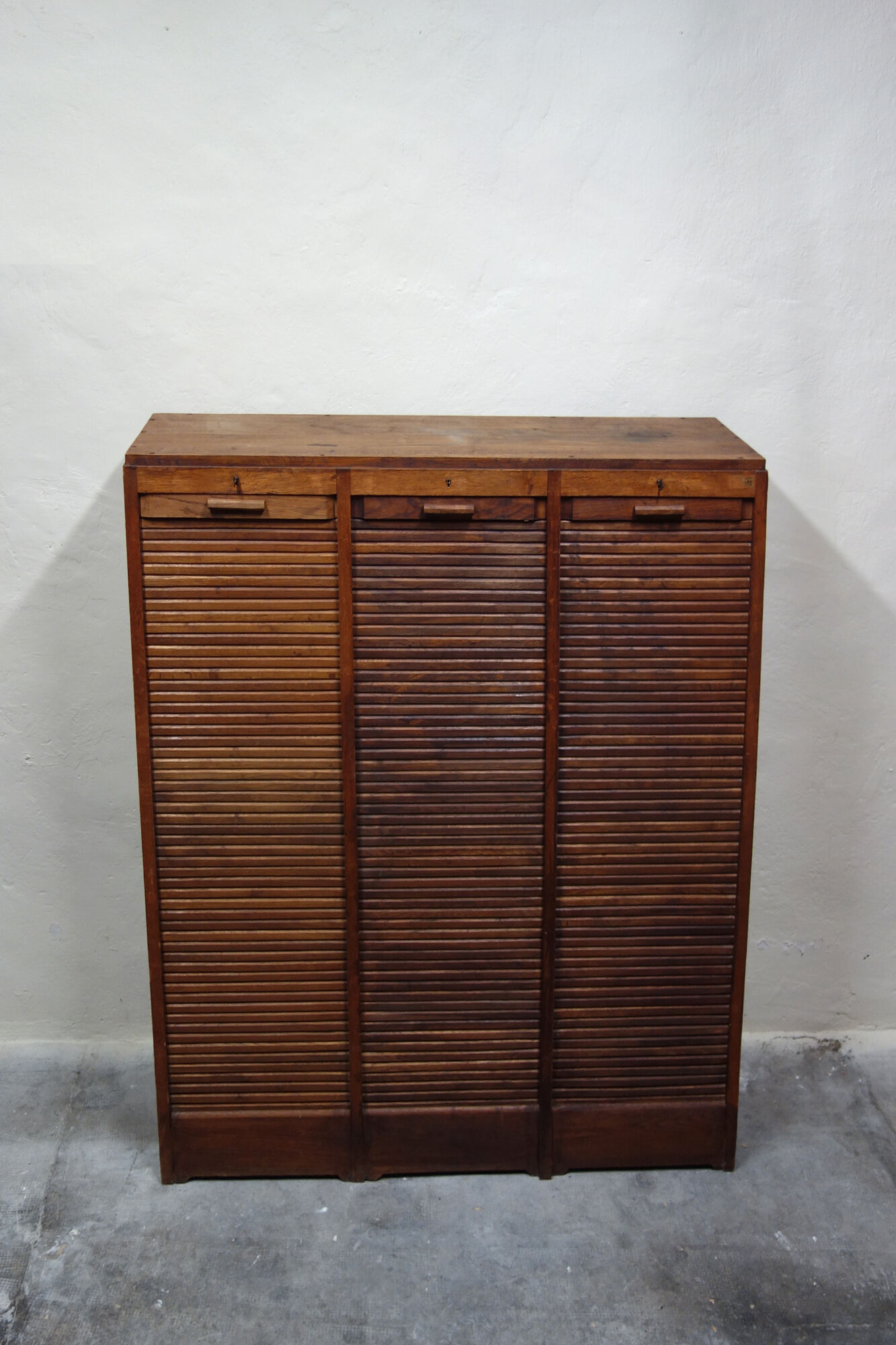 Curtain binder cabinet triple 50 years