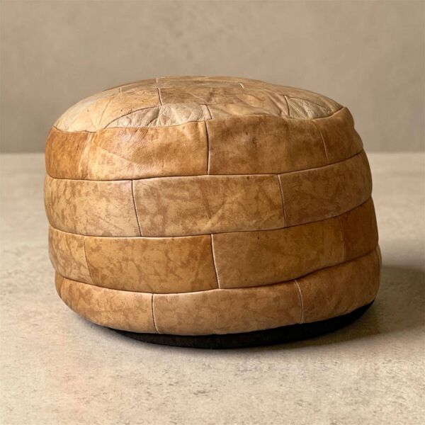 Pouf patchwork de cuir naturel cognac dlg De Sede, design 1970
