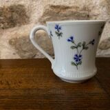 Set of 2 Istanbul and LImoges porcelain cups decorated with small blue flowers