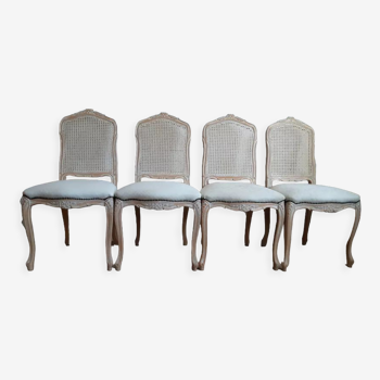 Série de 4 chaises de salle à manger en bois cérusé blanc de style Louis XV