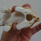 Chien boxer en porcelaine