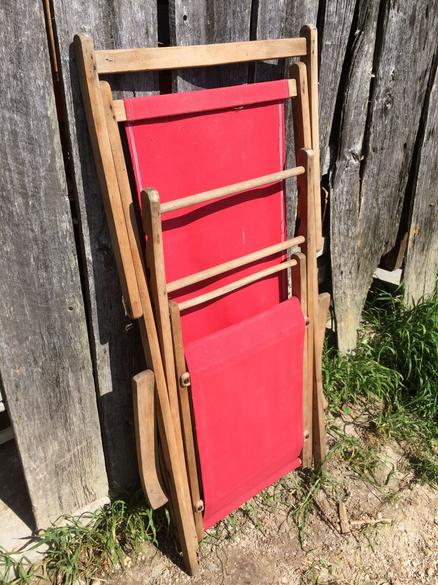 Former pliante long chair - wood foot rest - vintage red fabric
