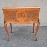 Secrétaire style Louis XV à dos d'âne