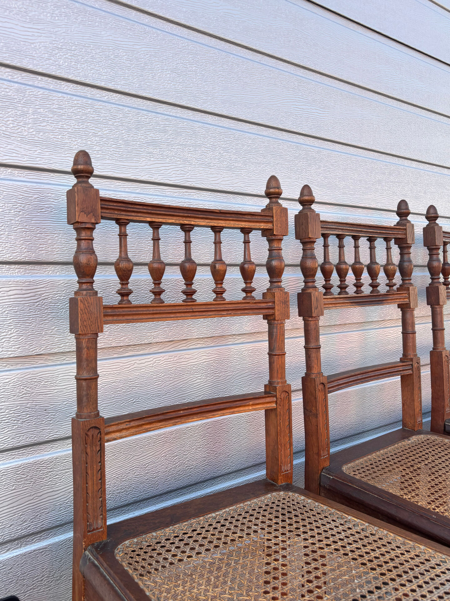 Set of 4 antique wooden and caned chairs – Henri II style