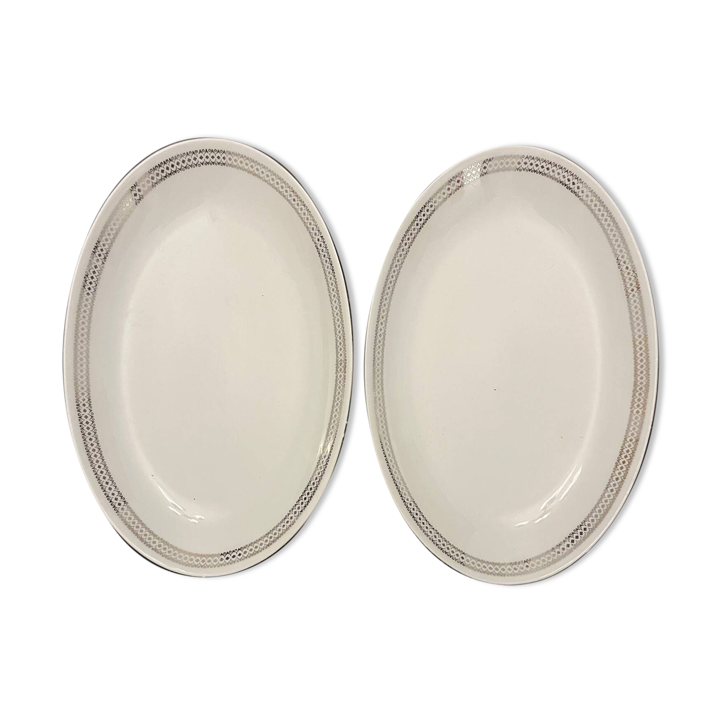 2 oval porcelain dishes