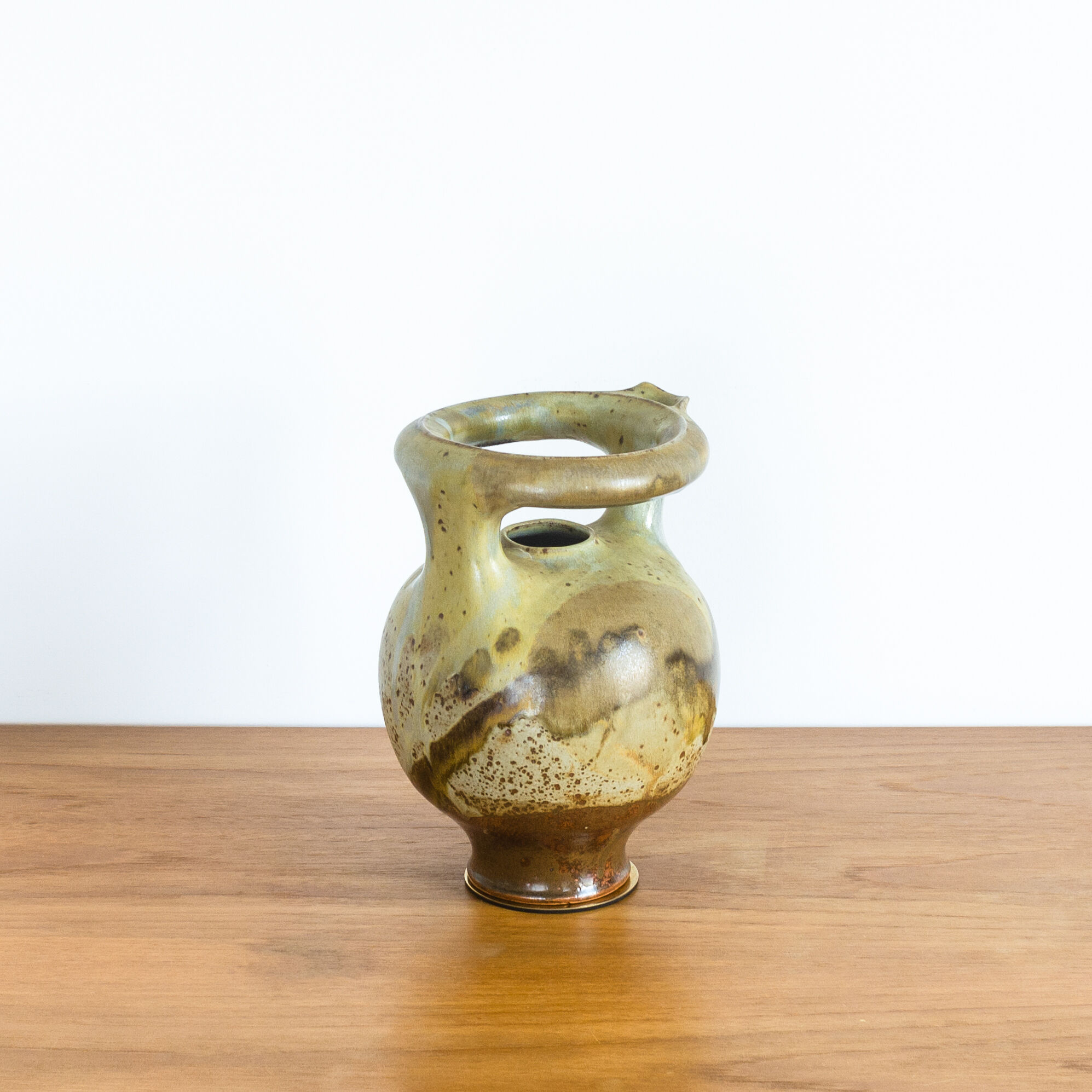 Green enamelled circular sandstone amphorae - Work Francais - Circa 1960