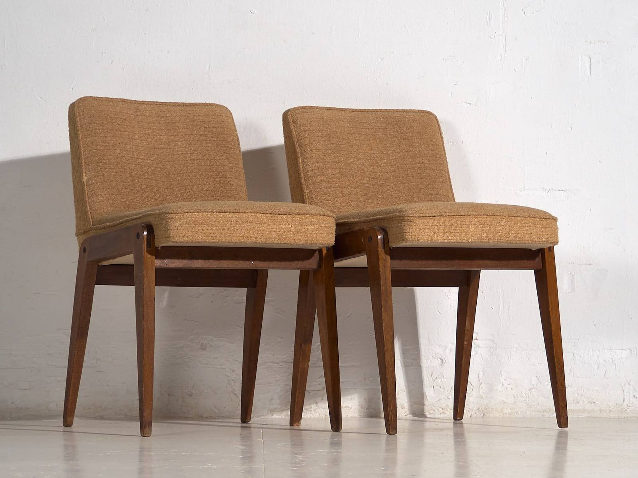 Mid Century style chairs (c.1940). Set of 2 pieces.