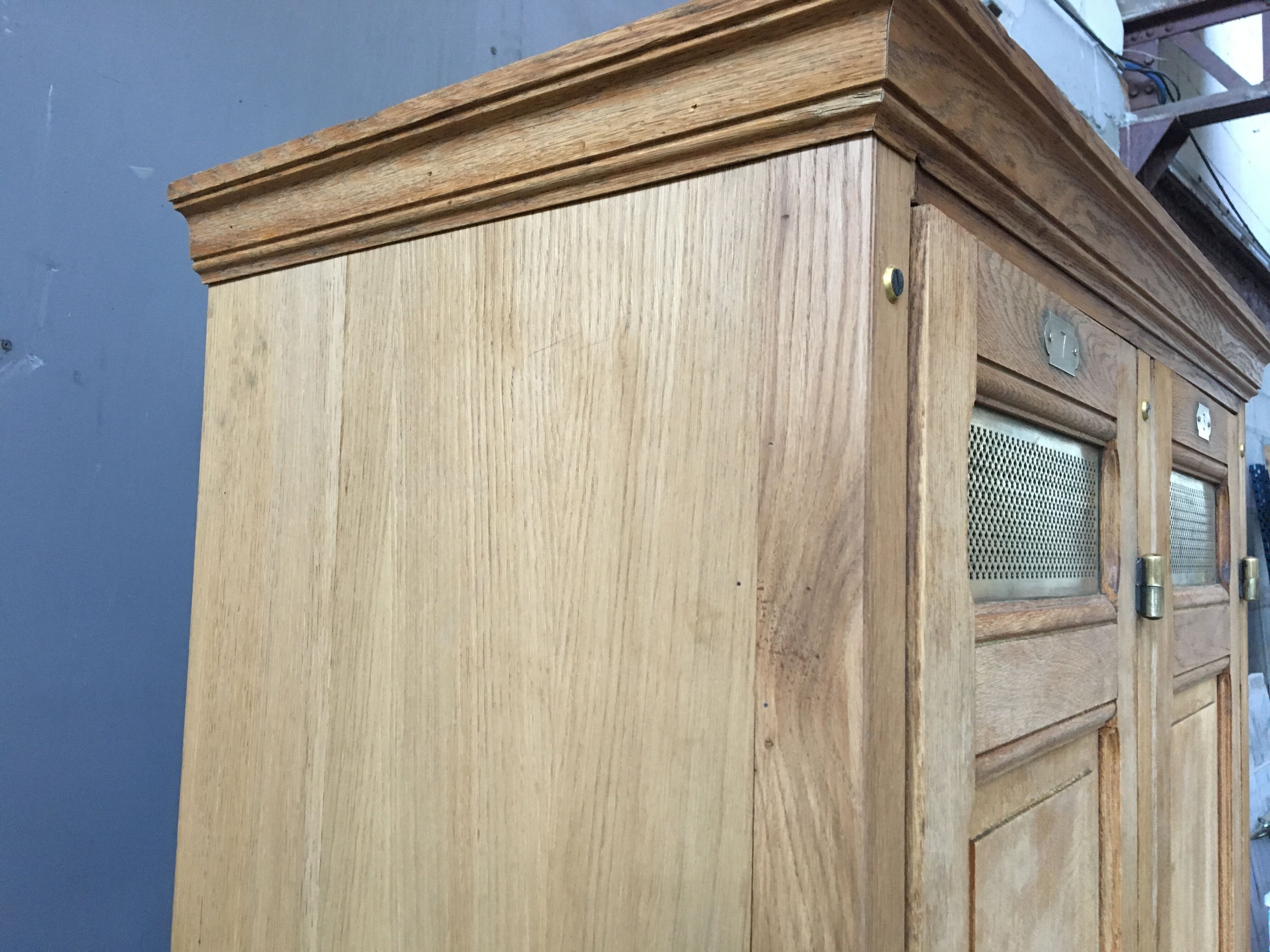 Former wardrobe of the Bank of France in light oak, 2 doors, years 30