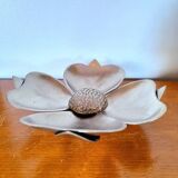 Cendrier fleur de lotus en métal argenté, 1970.