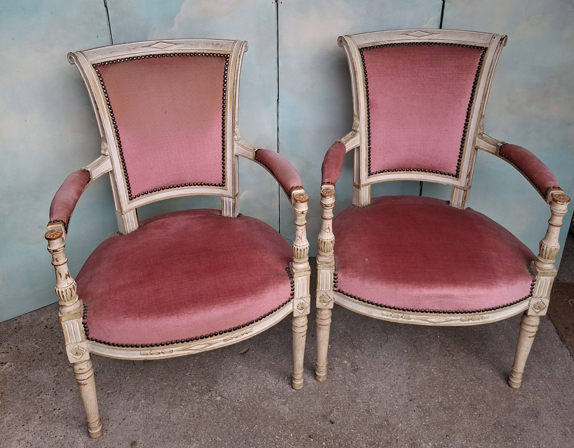 4 fauteuils Directoire en velours rose