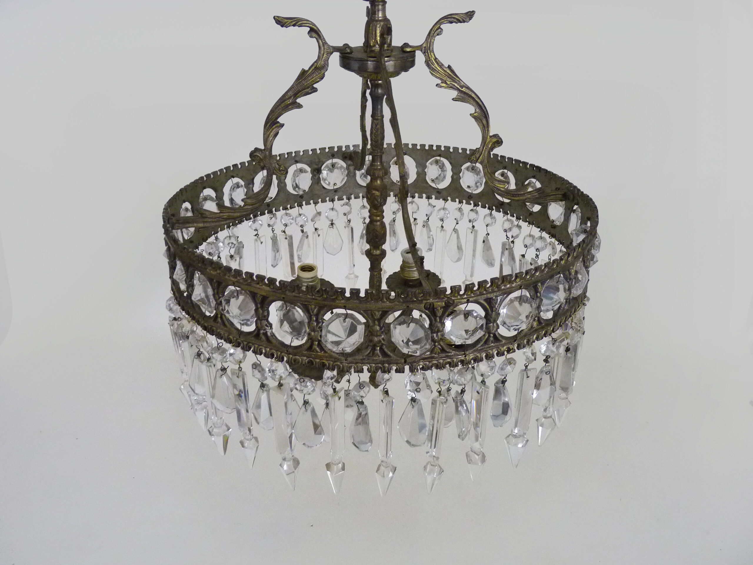 Old chandelier in bronze or silver brass, 4 lights, crystal grapevines. Year 60 70