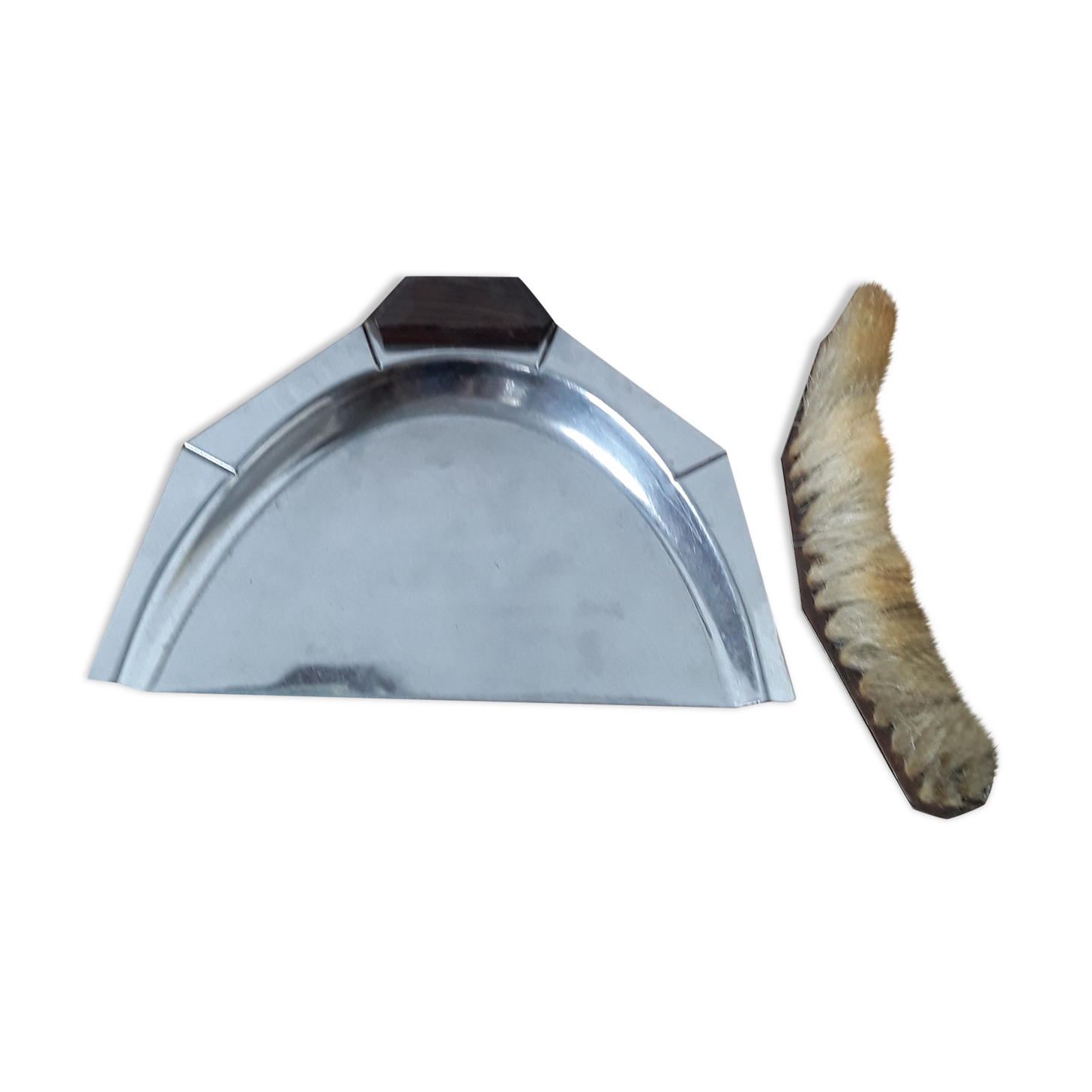 Shovel picks up crumbs and art deco brush