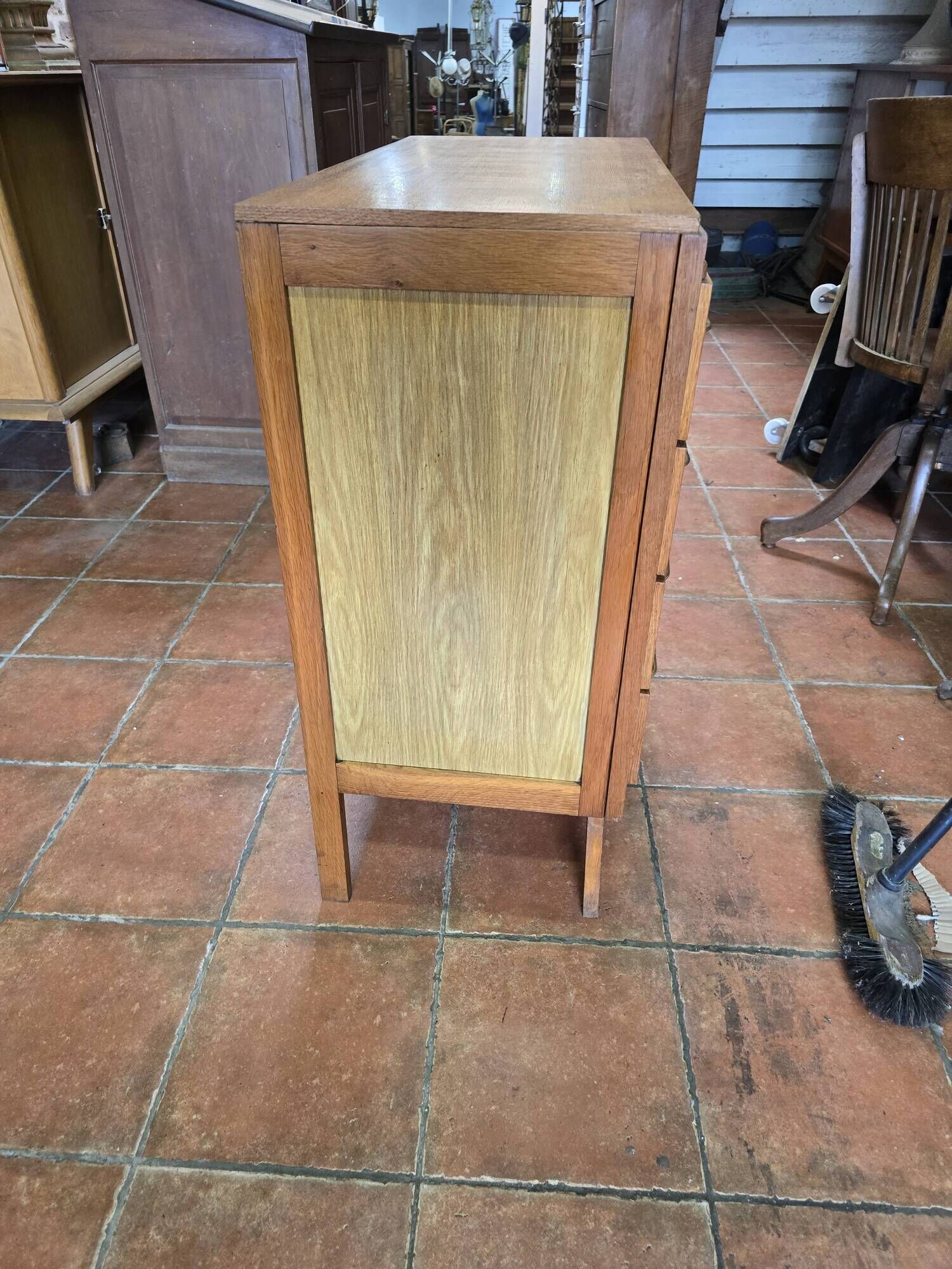 Vintage chest of drawers from the 60s in oak
