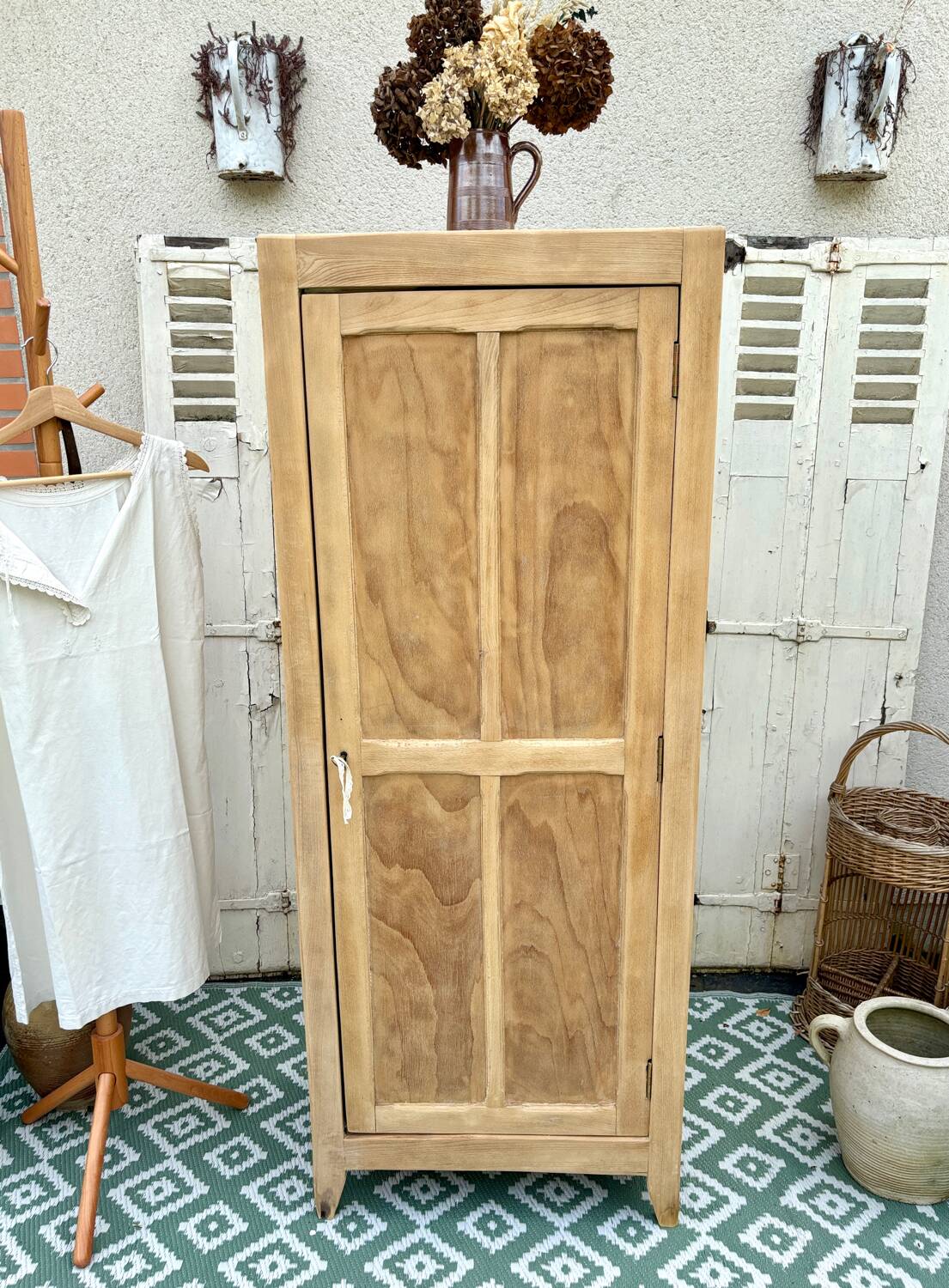 Small Parisian wardrobe