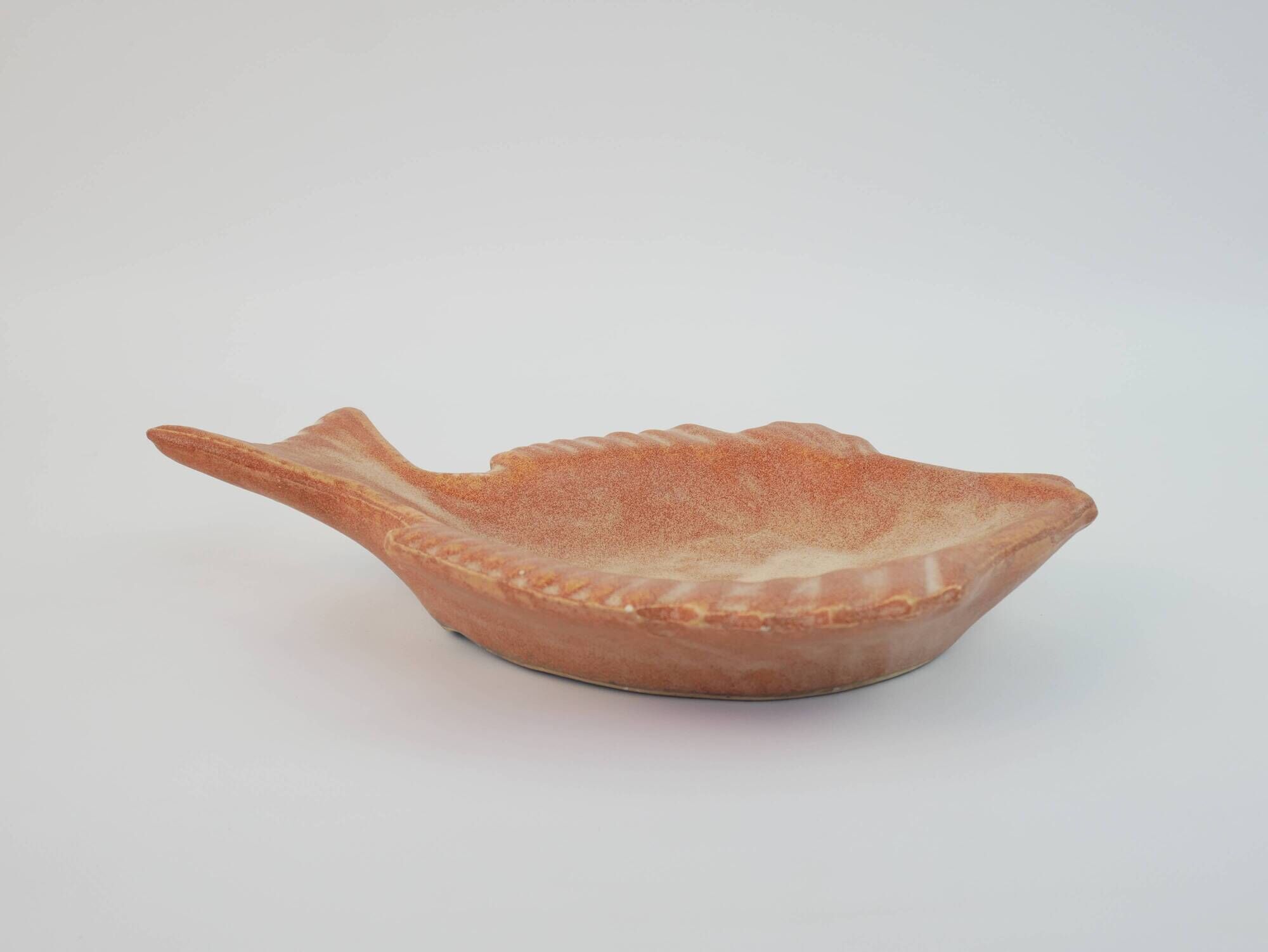 Plat poisson vintage en céramique de couleur terracotta