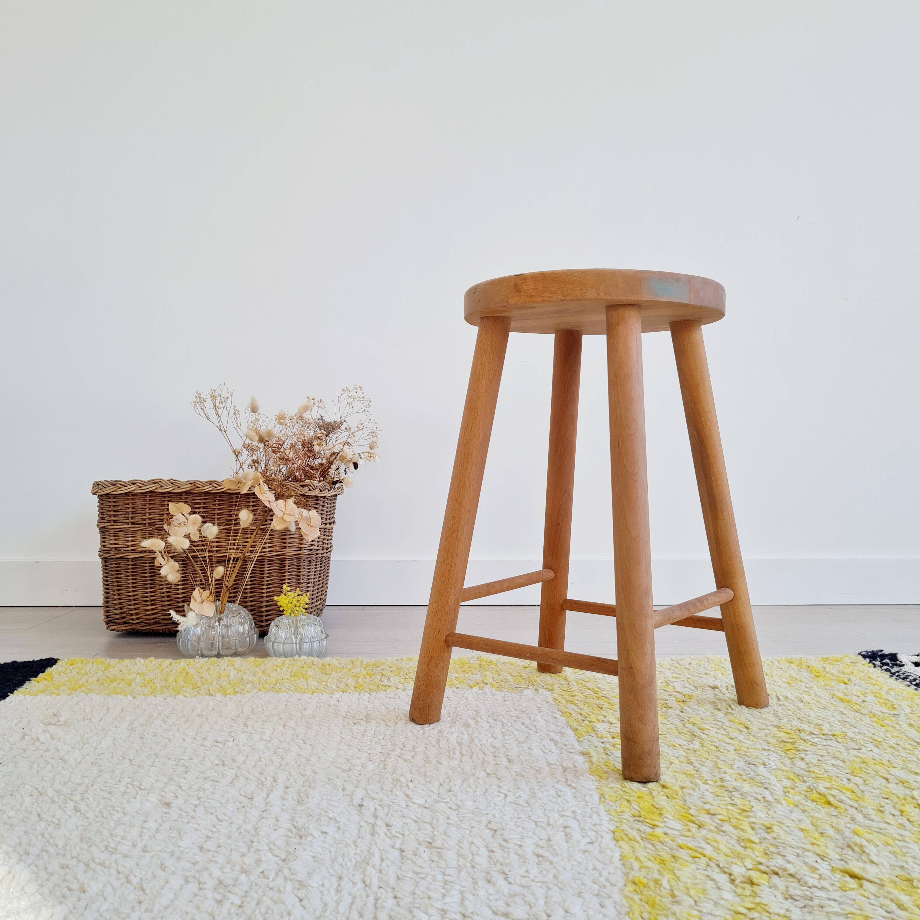 Solid wood stool - saddle