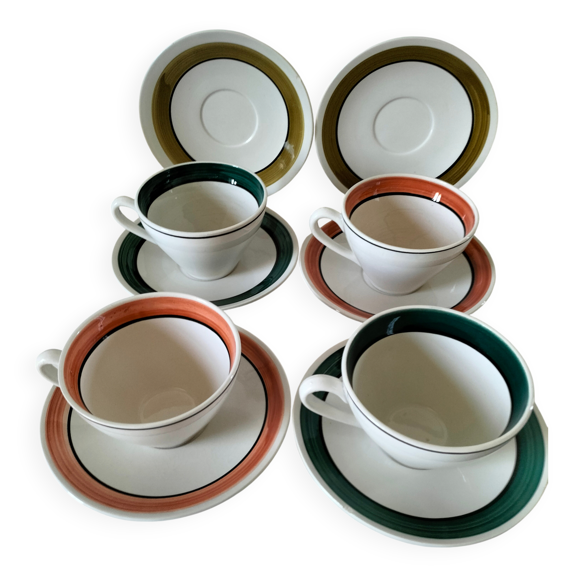 Ensemble de 4 grandes tasses vintage et 6 sous-tasses graphiques