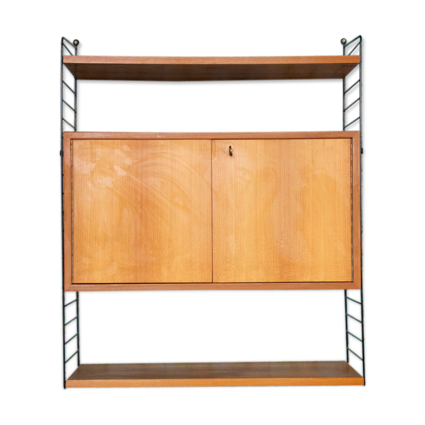 Shelf with string box