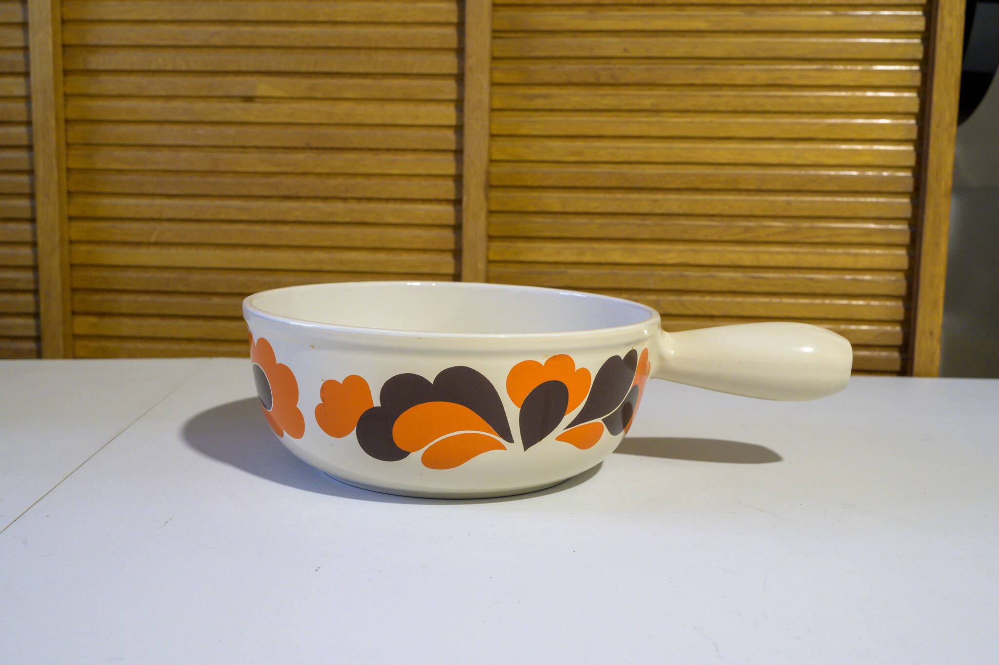 Enamelled cast iron fondue pot with 70's Le Creuset pattern
