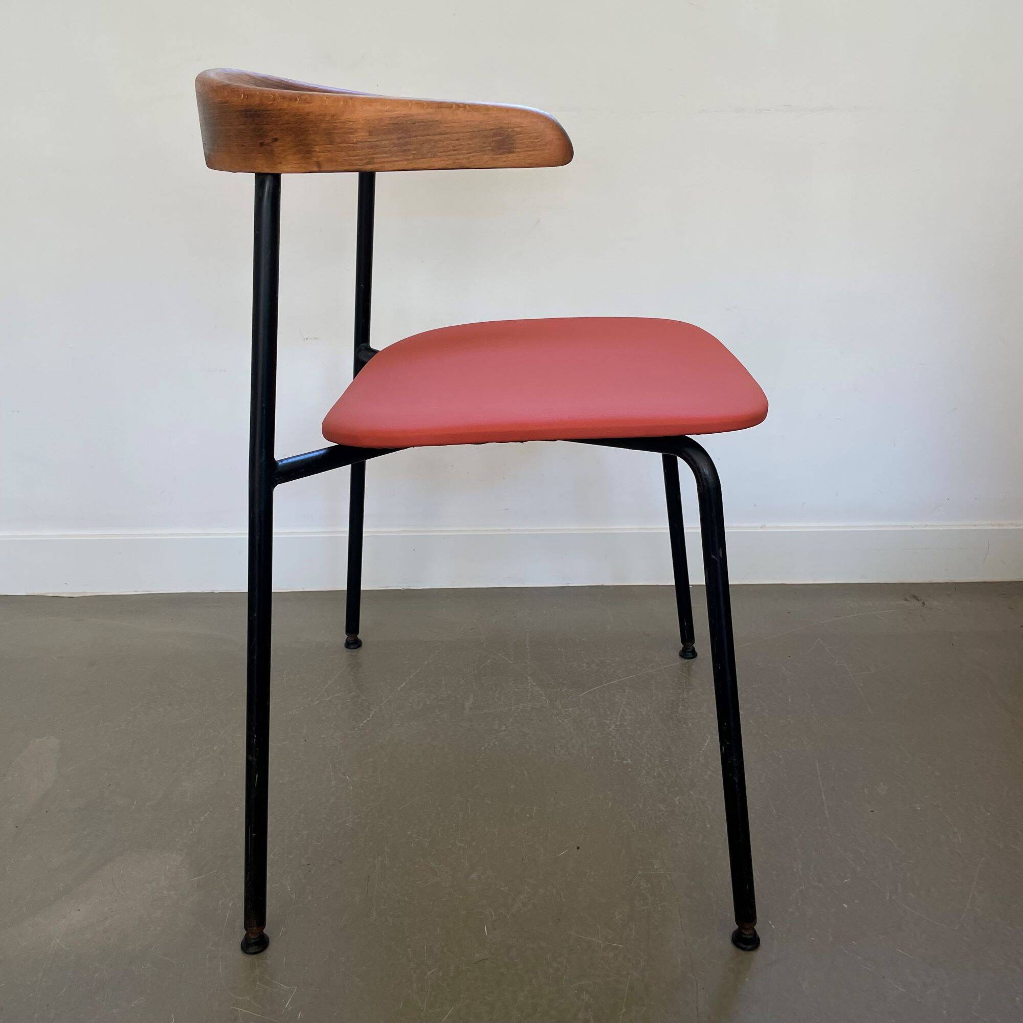 Rare ensemble de 4 chaises C 20, design Terence Conran, années 1960.
