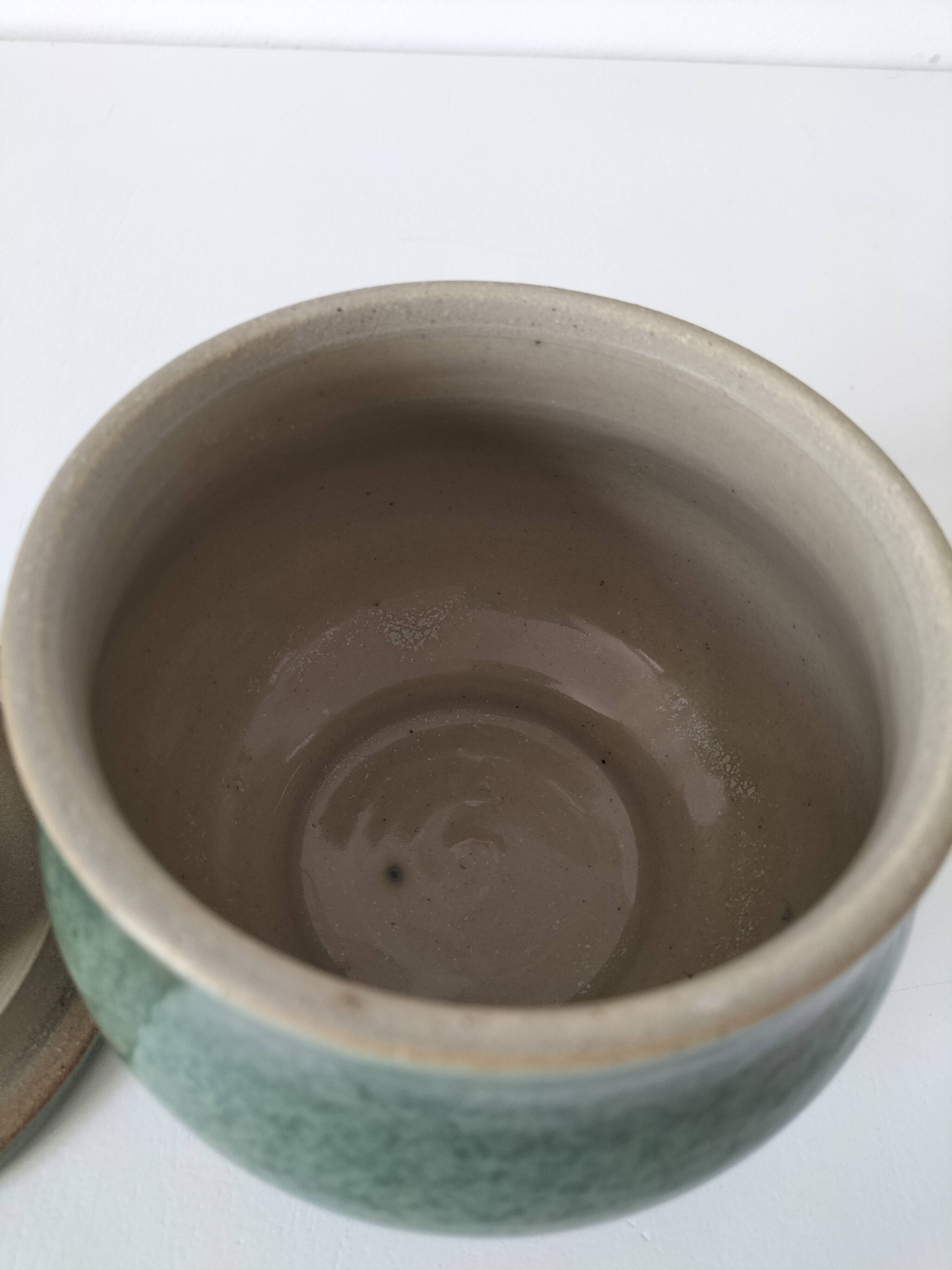 Beurrier à eau en grès émaillé vert sauge