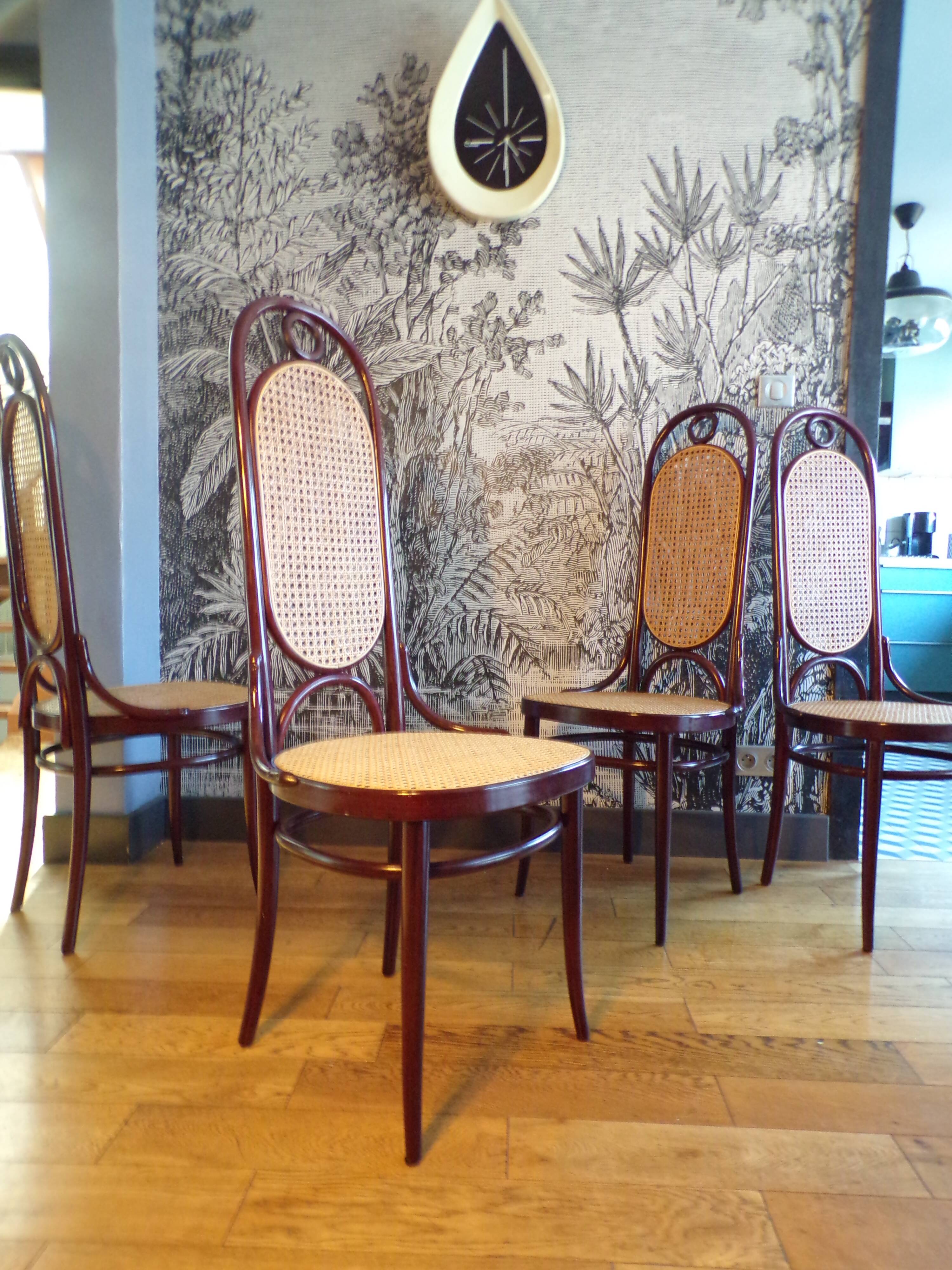 Suite 4 chaises de Repas Thonet 207R