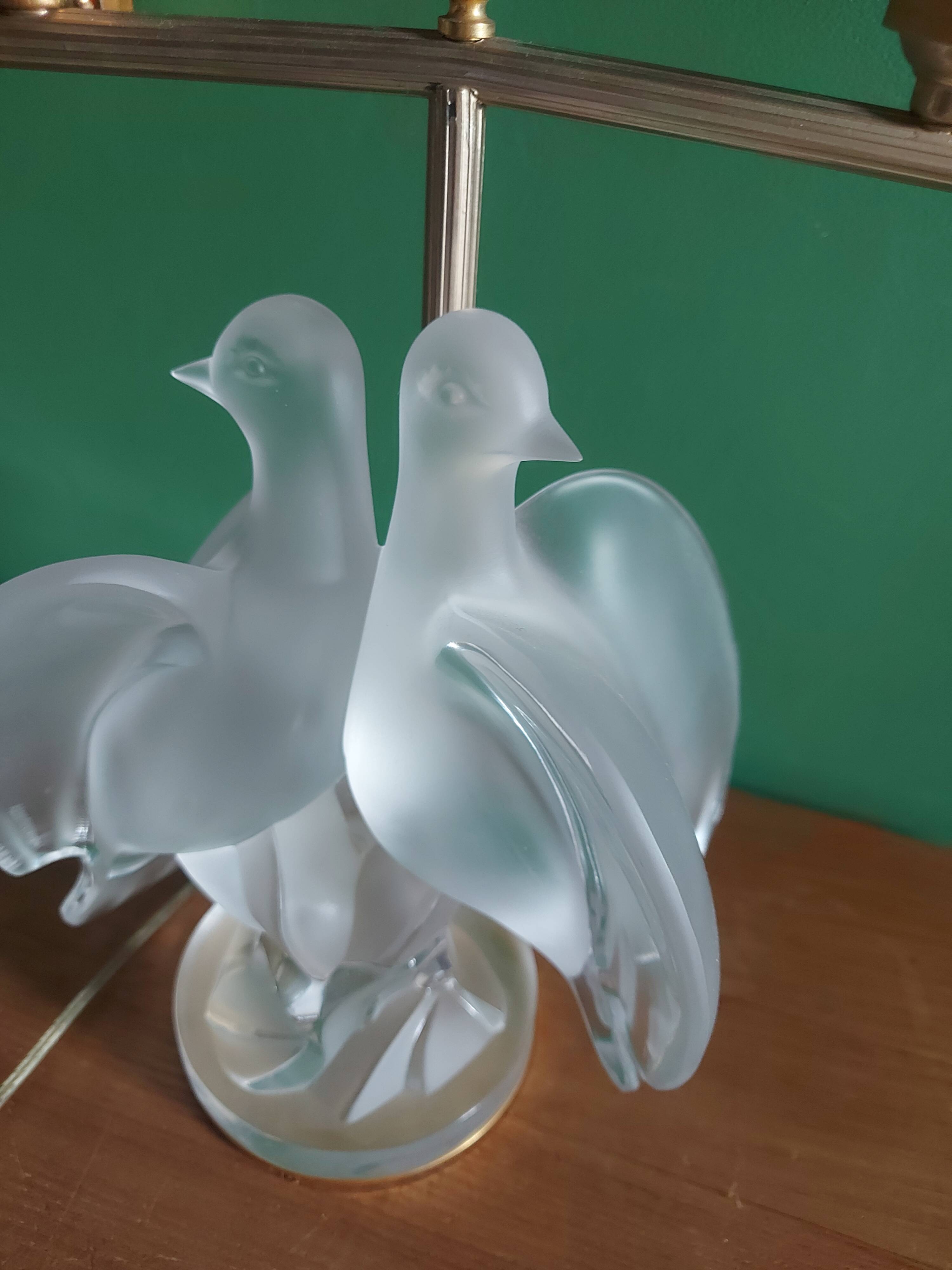 Crystal lamp Lalique with two doves model Ariane