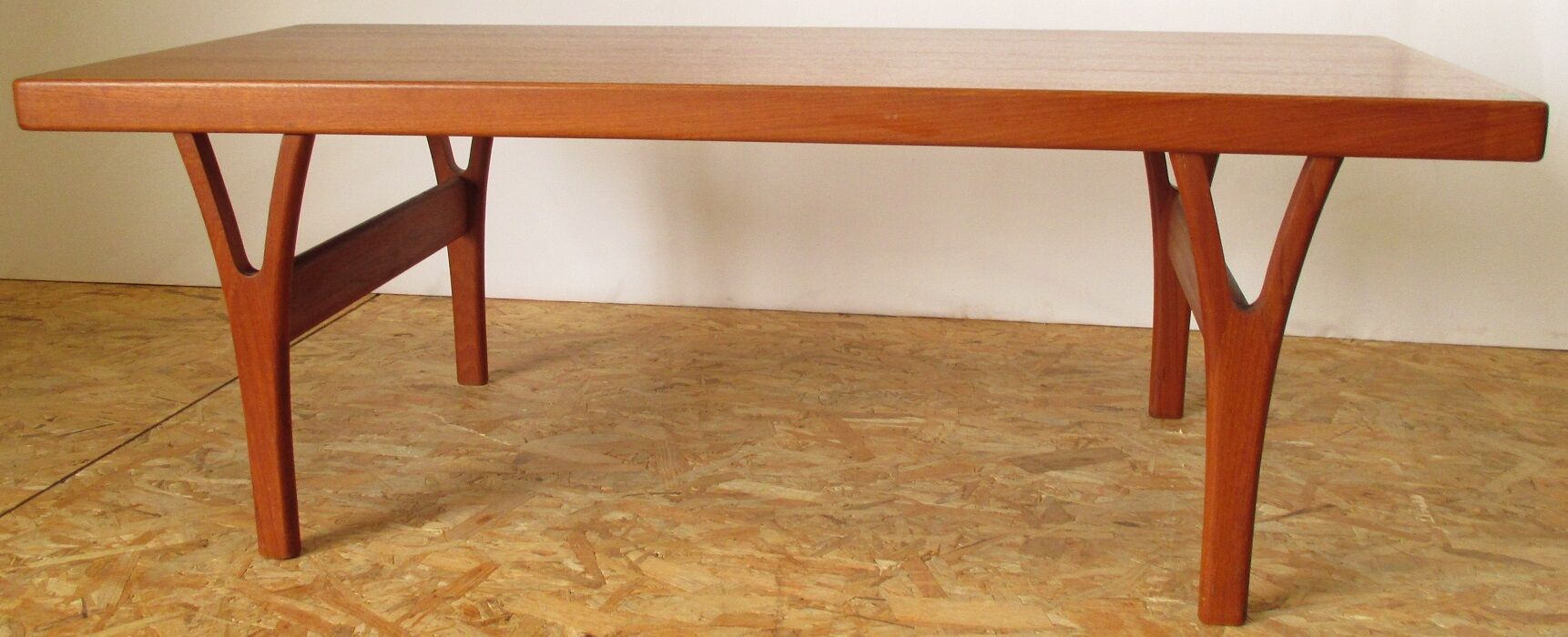 Scandinavian coffee table Trioh