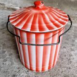 Enamel bucket with lid