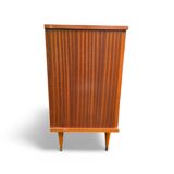 Commode vintage pieds fuselés