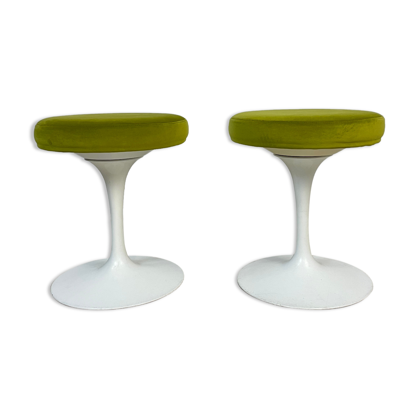 Tulip stools by Eero Saarinen, Knoll edition