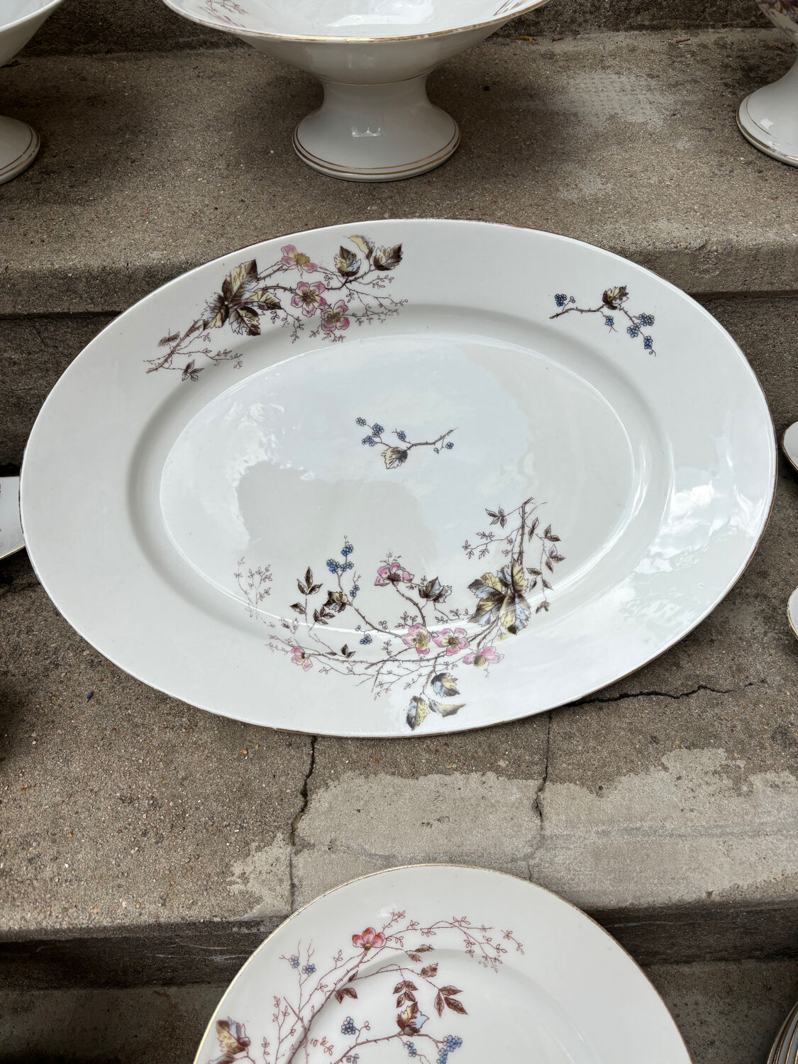 Porcelain Tableware – Late 19th Century – 40 pieces