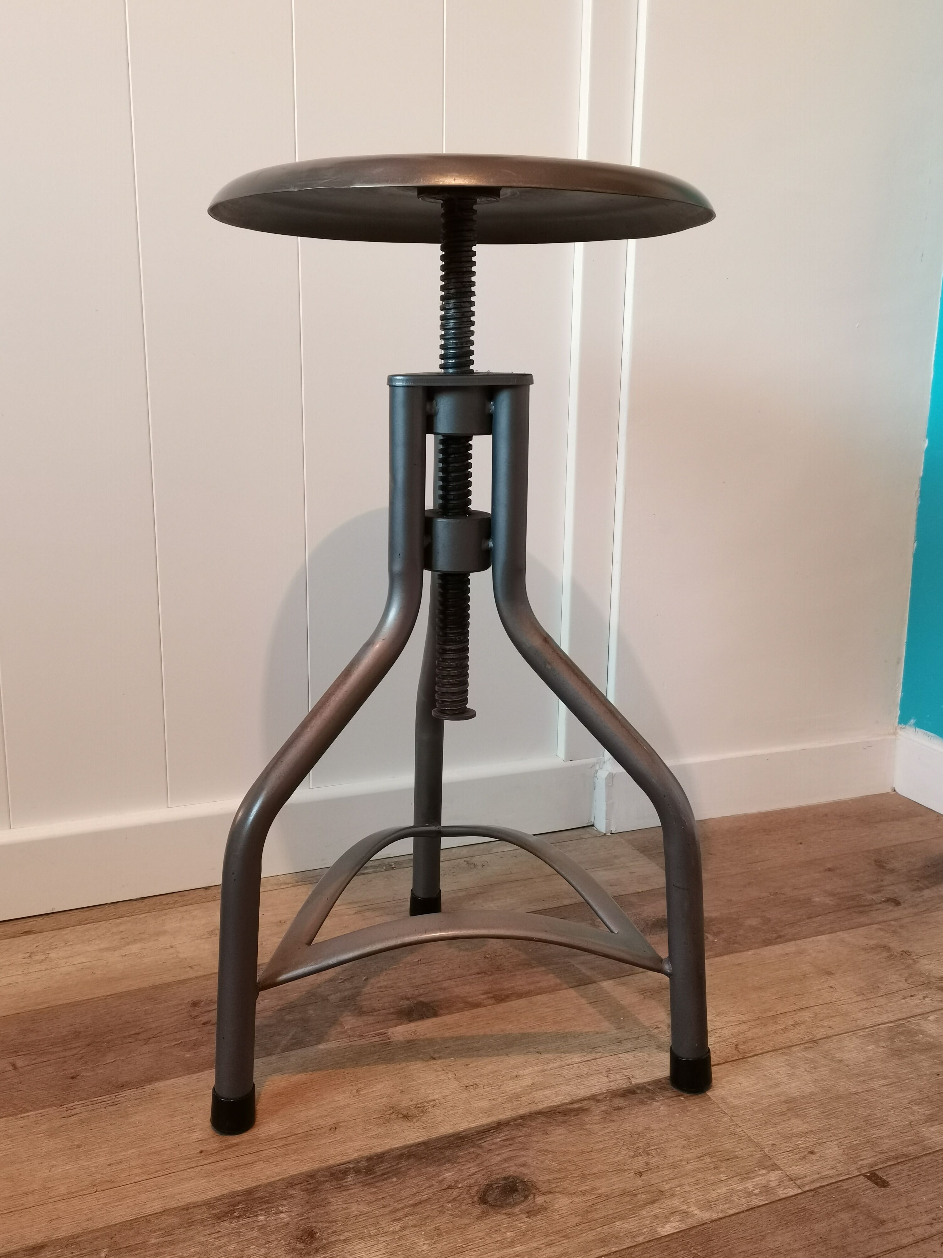 Tabouret industriel à vis