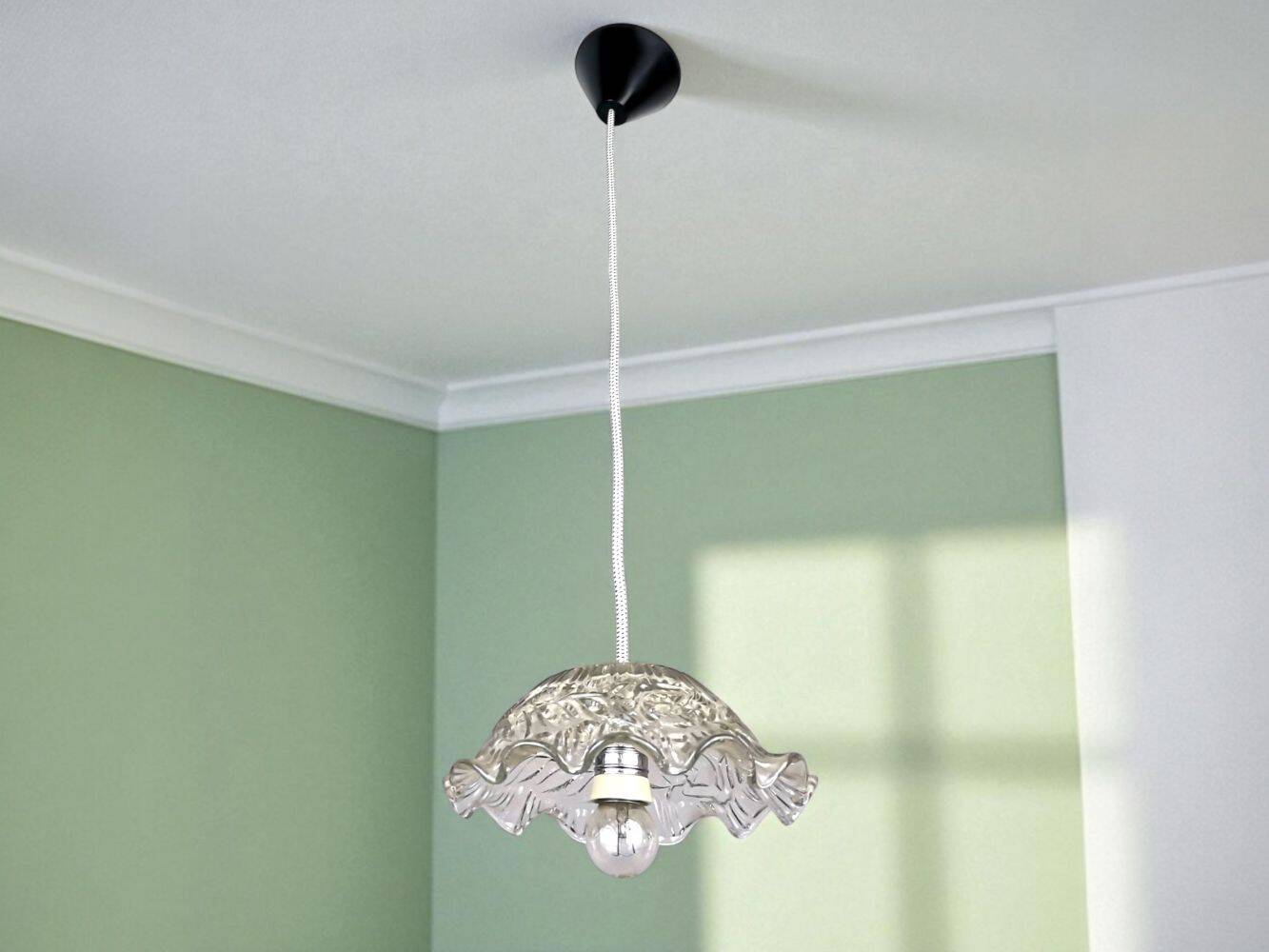 Suspension en verre, milieu XXème