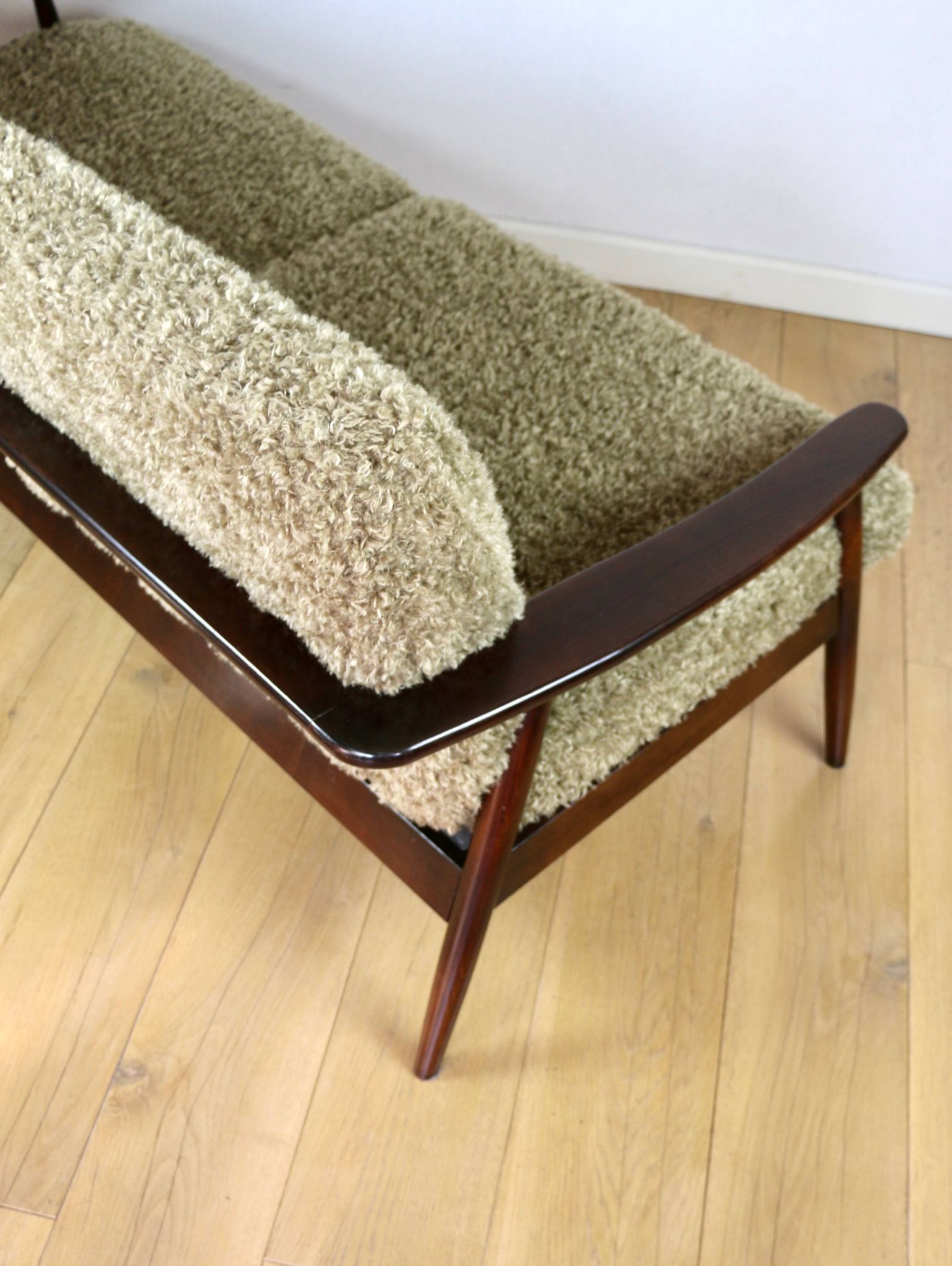 Beautiful vintage three-seater sofa from the 80s with removable cushions - long pile khaki, dark beige