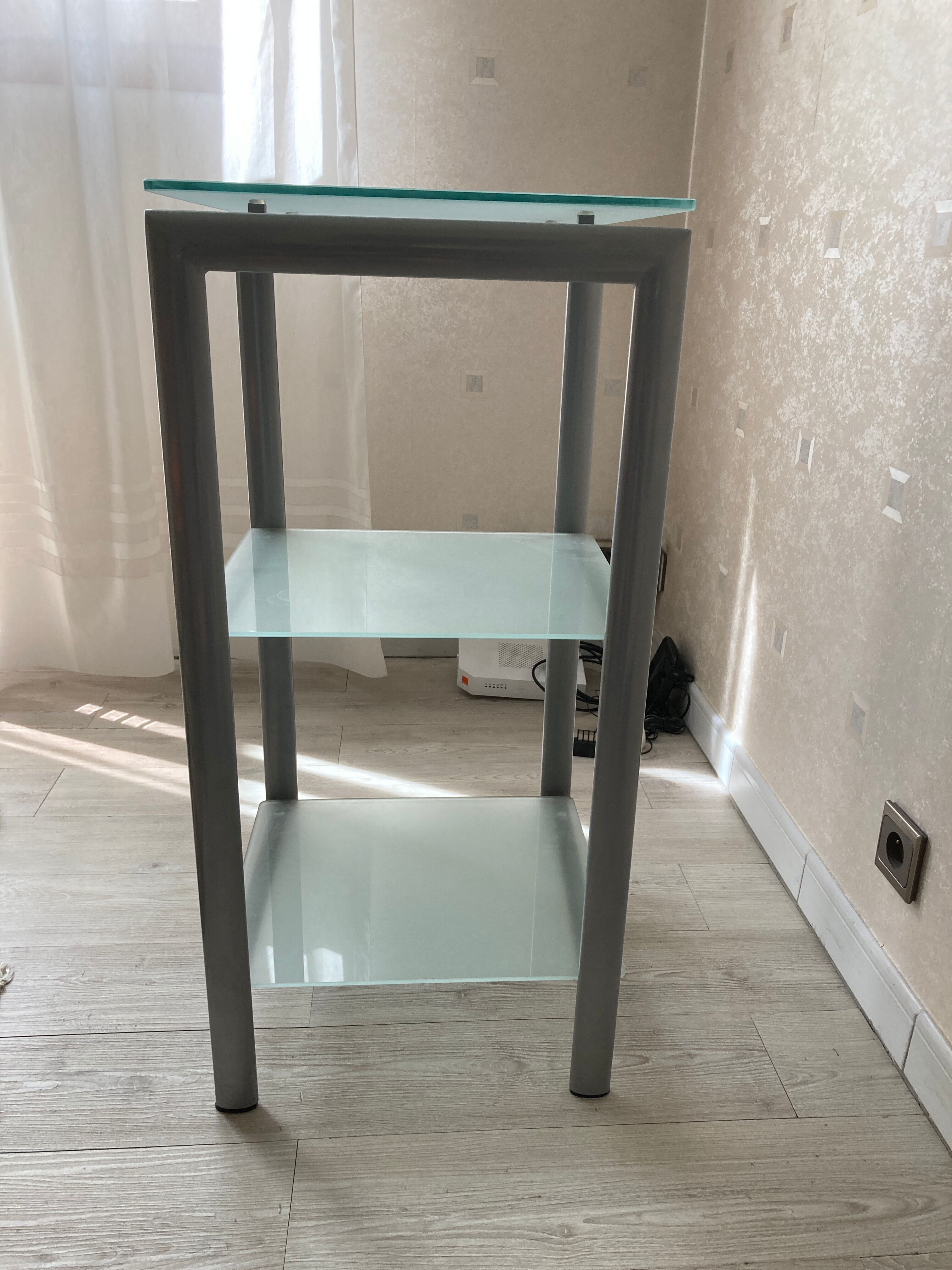 Occasional furniture with 3 shelves in metal and glass