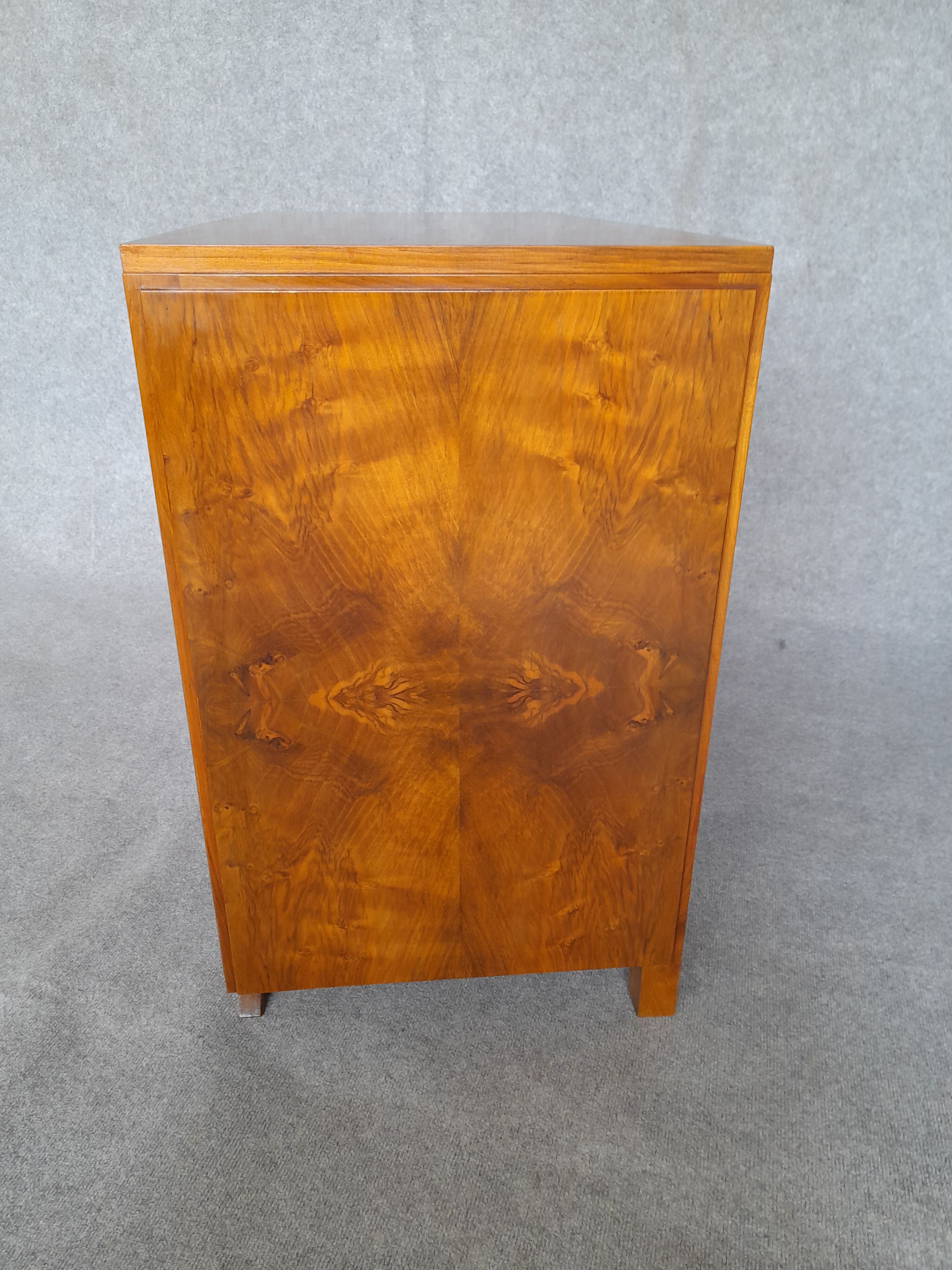 Commode en noyer