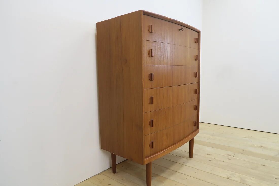 Commode en teck par Henning Kjærnulf, années 1960