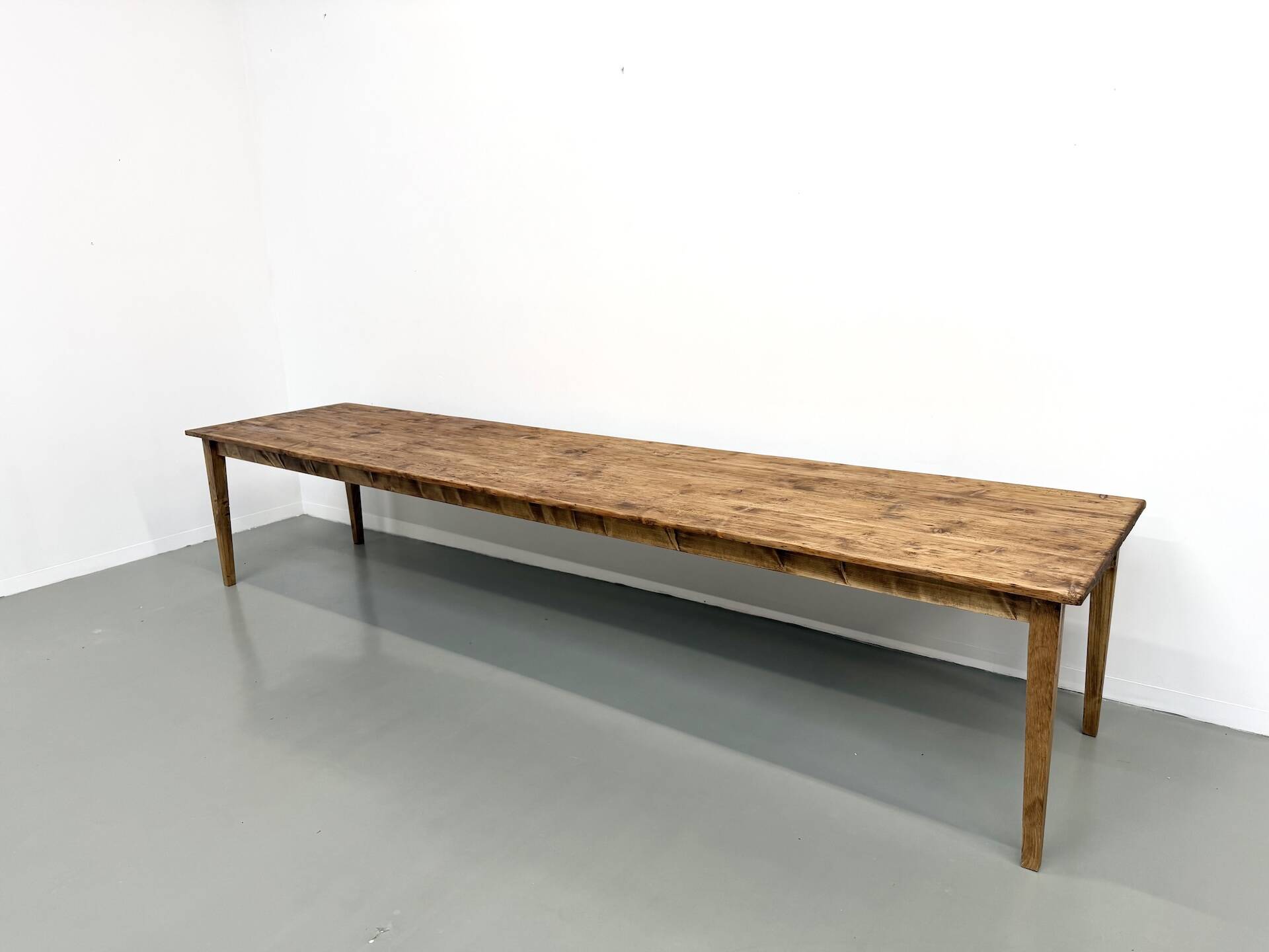 Large XXL farmhouse table in solid pine with 1950s tapered legs.