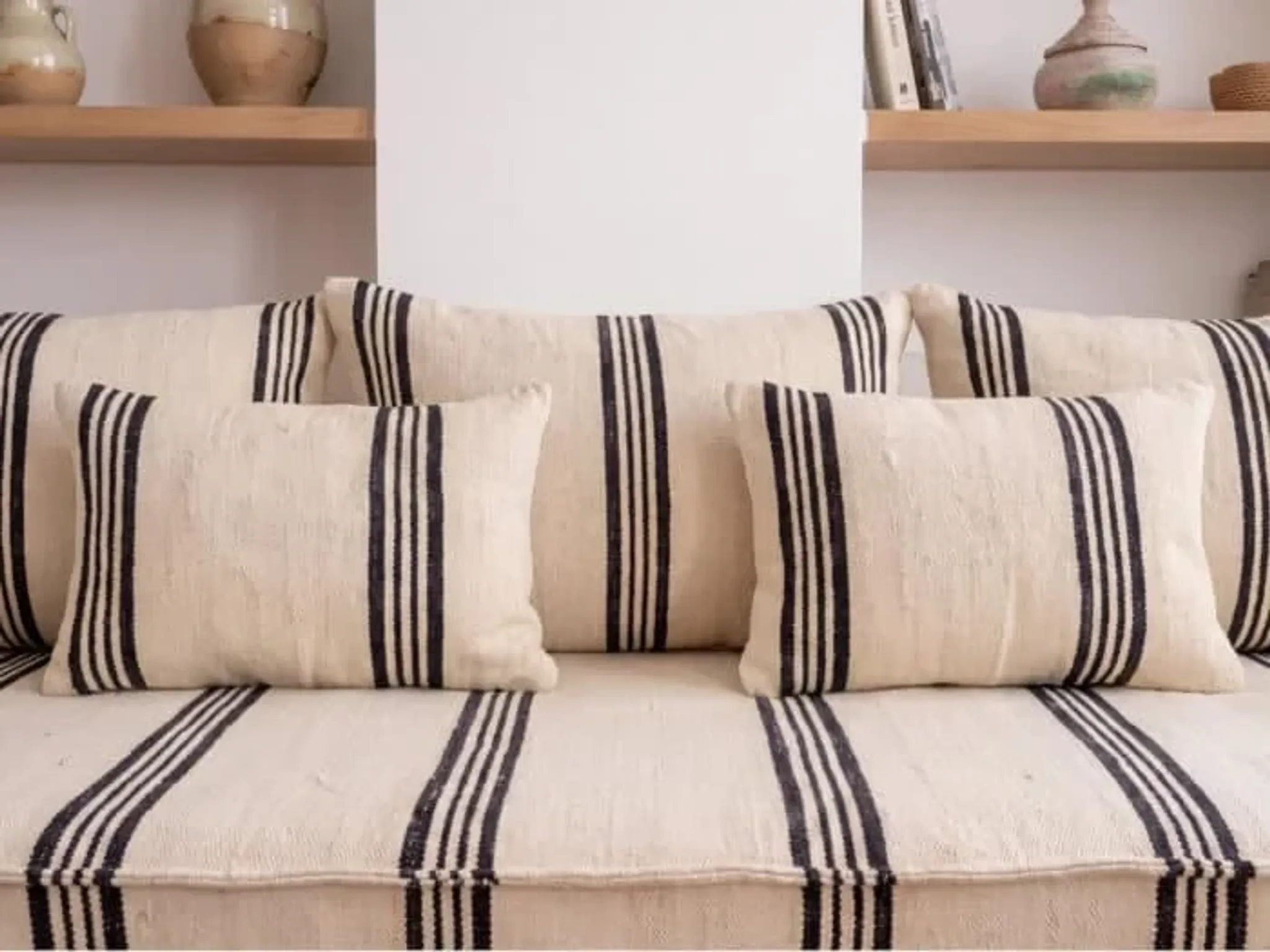 Ensemble de coussins de sol rayés marocains tissés à la main