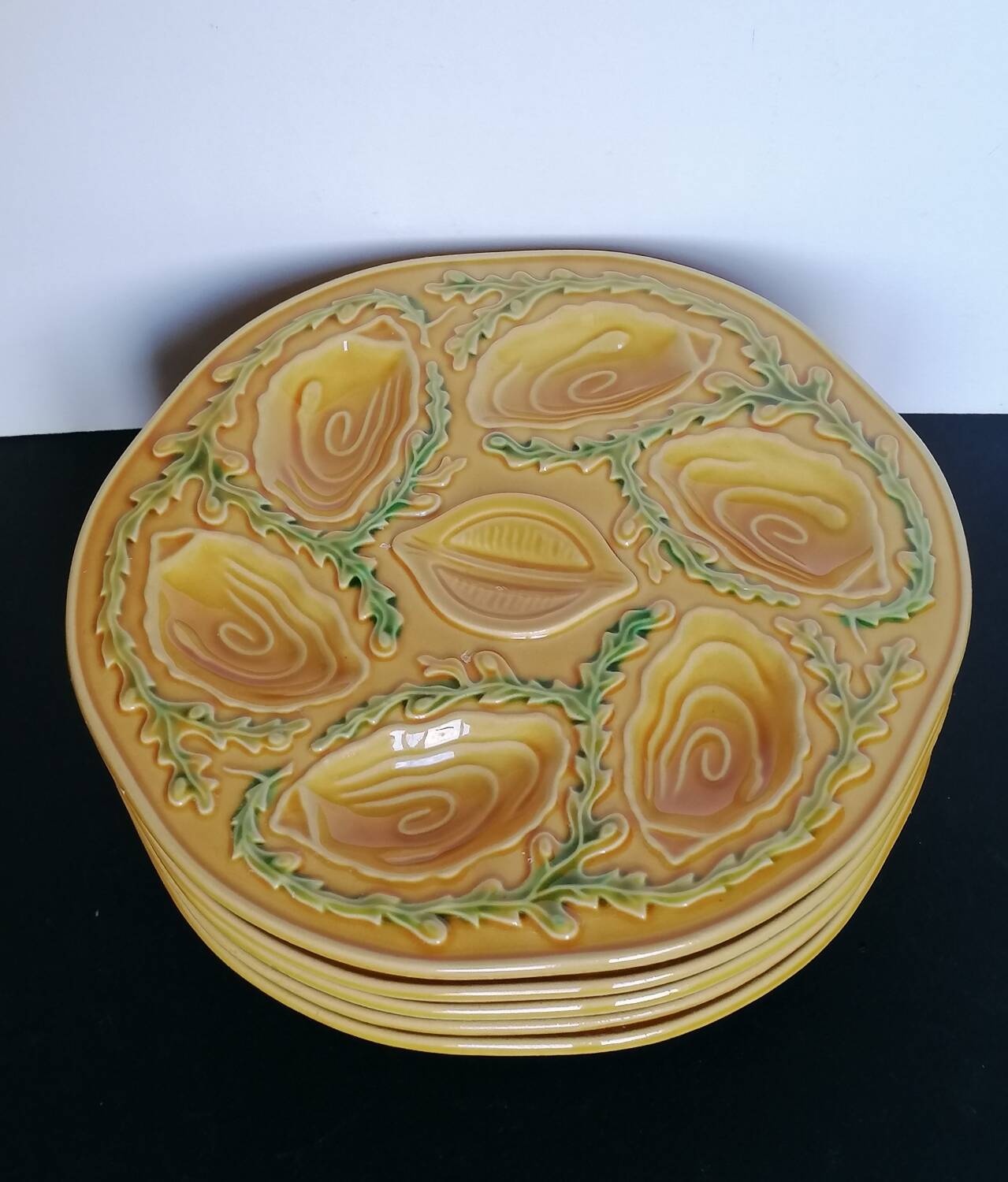 5 Orfinox majolica oyster plates