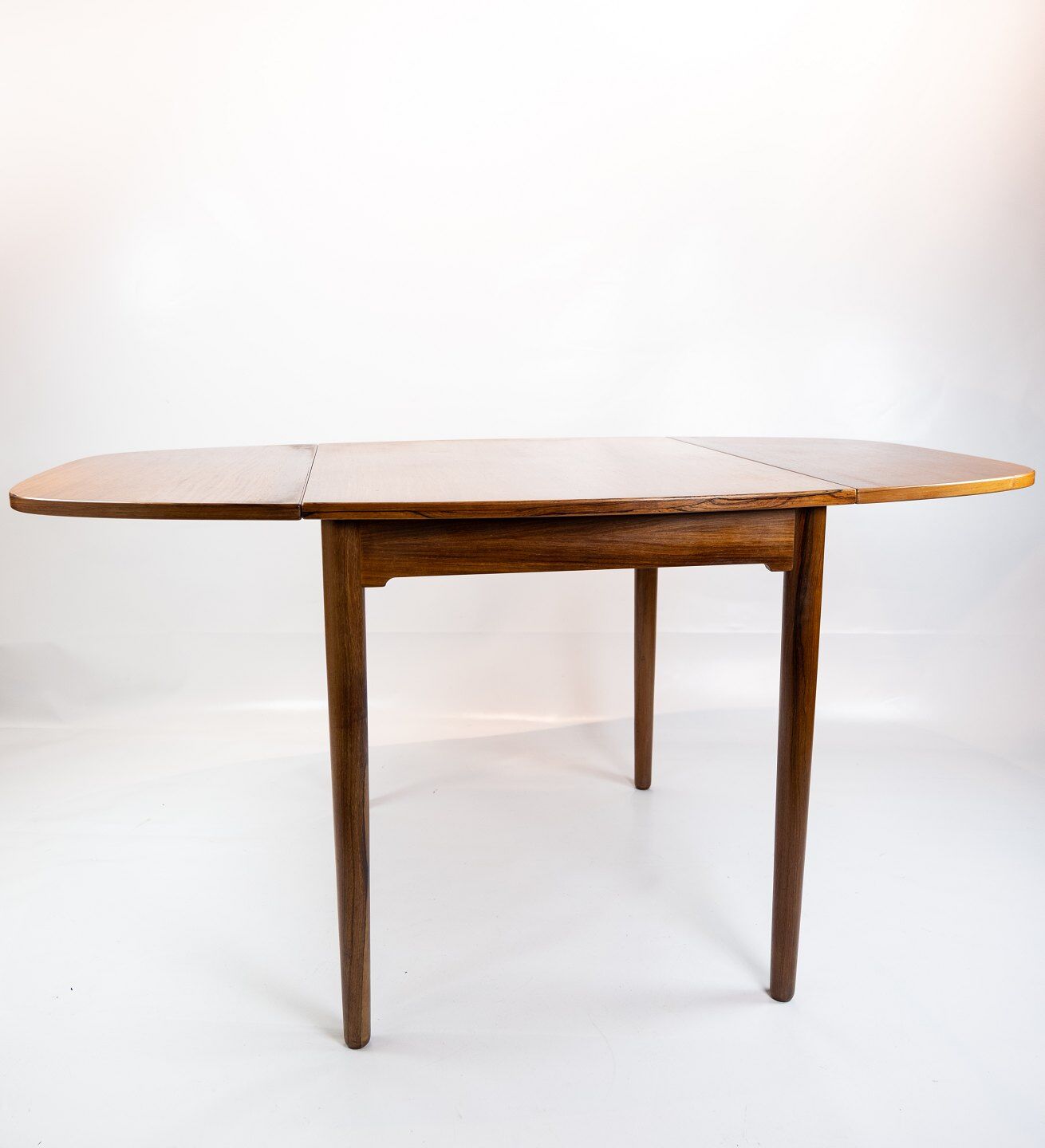 Dining table in rosewood with extentions of danish design from the 1960s