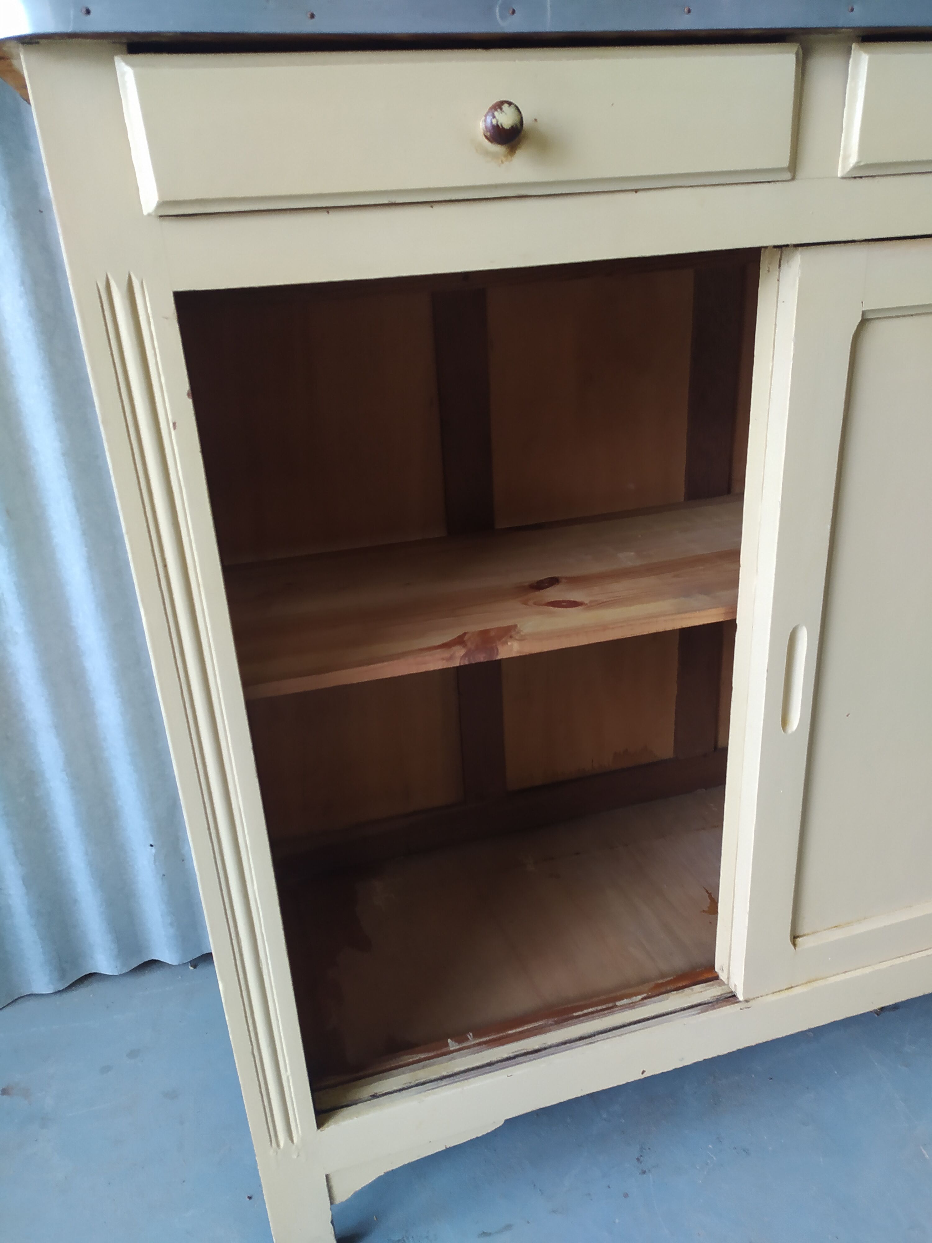 Parisian buffet sliding doors