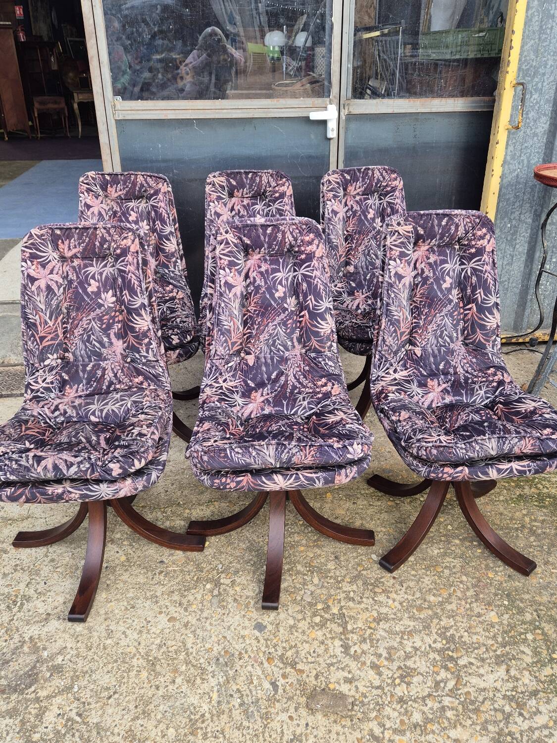 6 velvet and wood chairs from the 70s