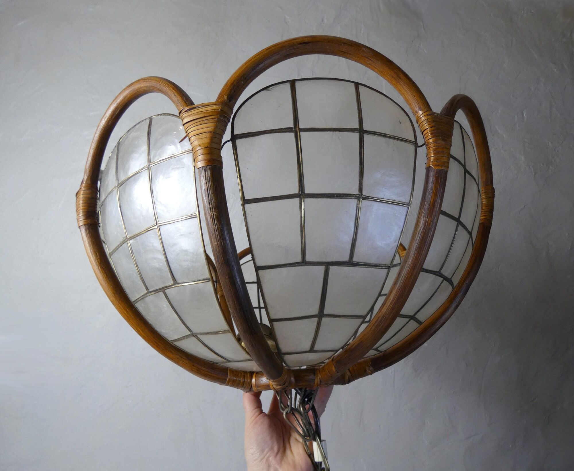 Lamp in mother-of-pearl brass and rattan