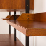 Un meuble mural autoportant italien en teck, des années 1950.