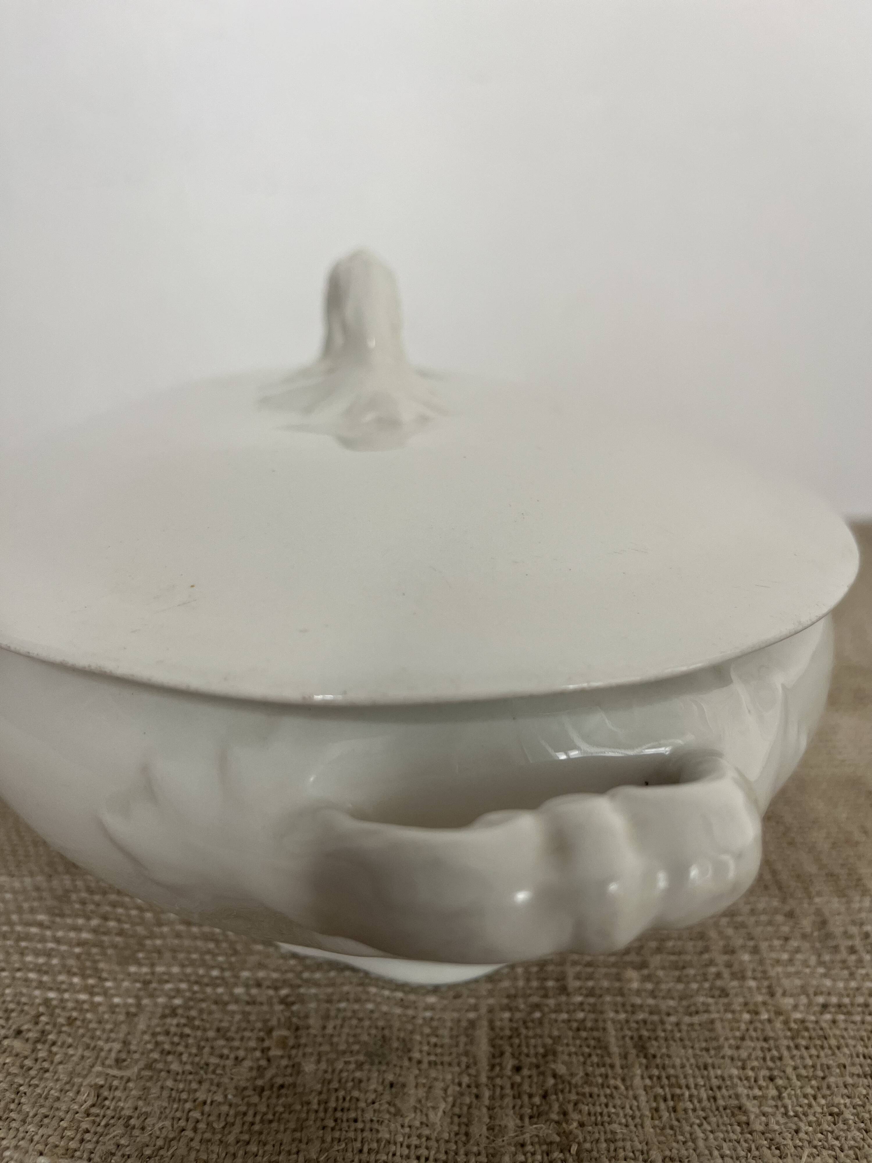 White earthenware vegetable dish, Maekin England